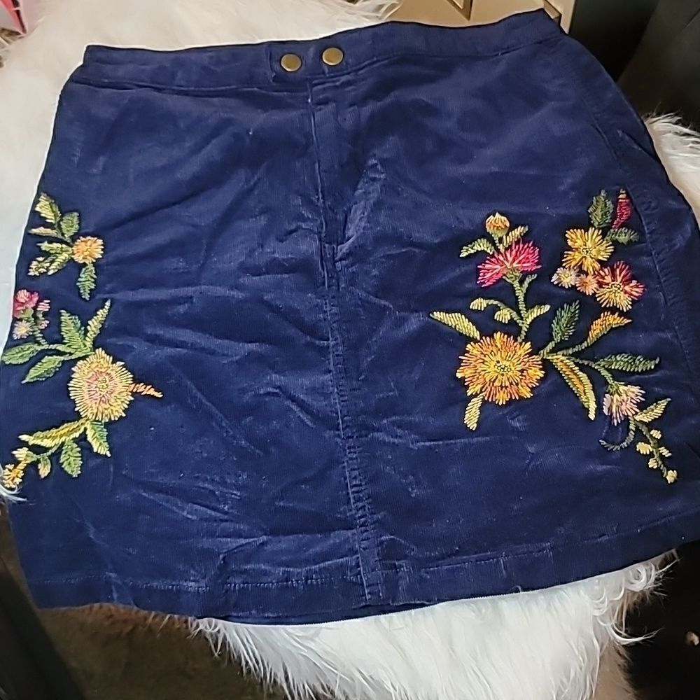 Mossimo Embroidered Floral Skirt Size 4